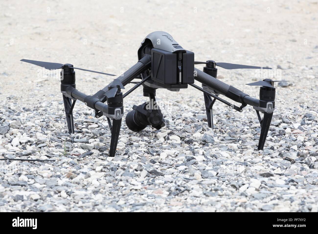 Professional drone sul pavimento pronto a volare Foto Stock