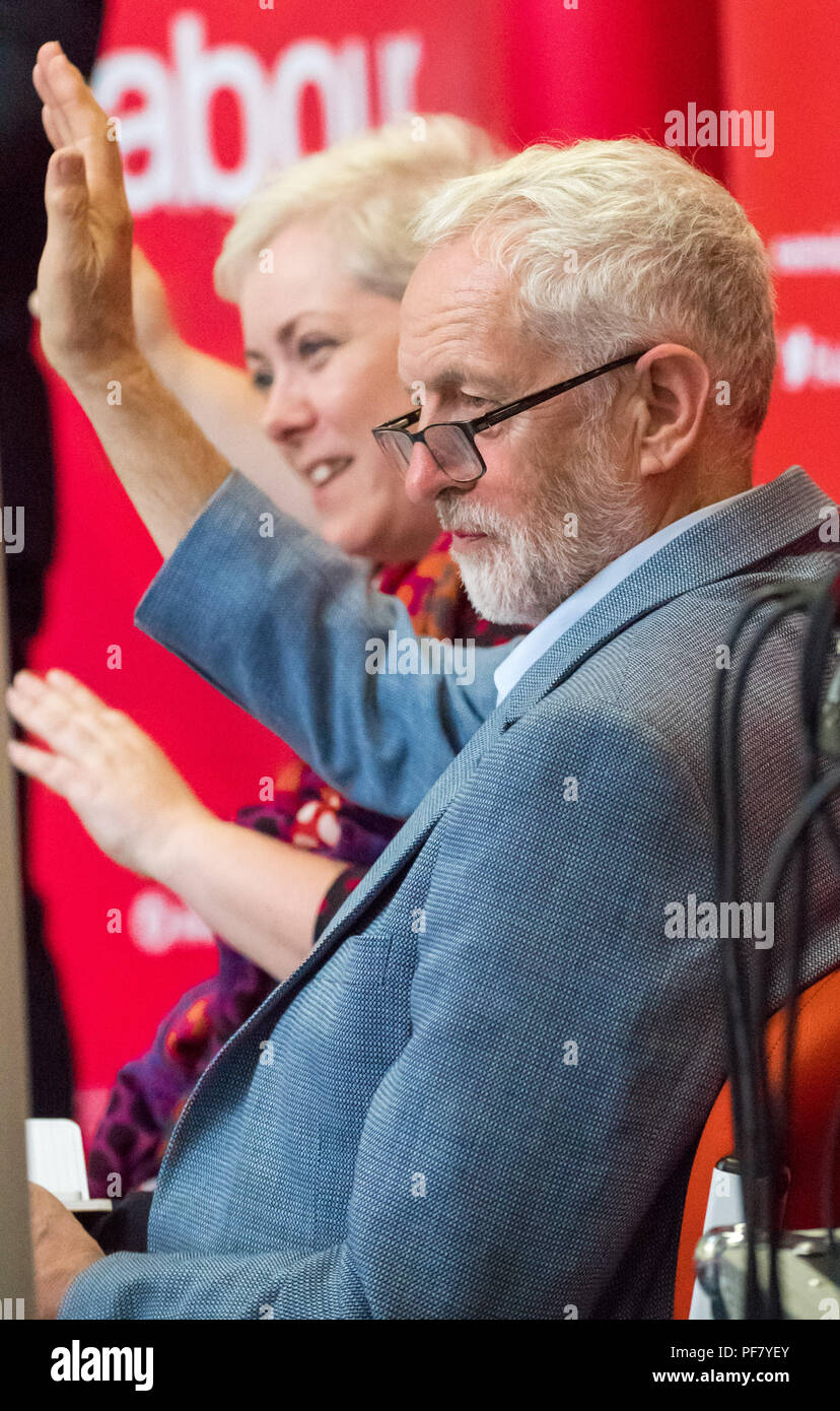 Jeremy Corbyn leader del partito laburista che parla a un popolo Powered Incontro di massa in Mansfield, Nottinghamshire Foto Stock