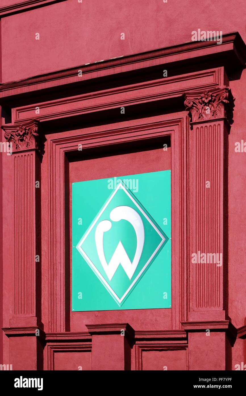 Bremen, Germania - 22 Luglio 2018: Werder Brema logo su una parete. Werder Brema è un club sportivo tedesco più noto per la sua associazione football team Foto Stock
