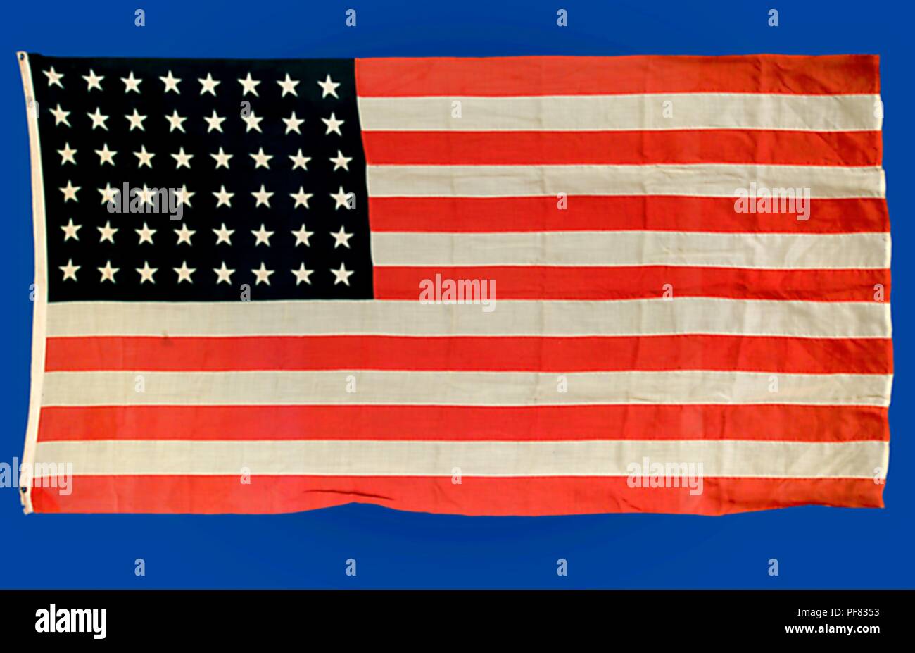 La prima bandiera americana sia stata sorvolare i centri per il controllo delle malattie (CDC) sede nel centro di Atlanta, Georgia, 2004. Immagine cortesia centri per il controllo delle malattie / Judy Gantt / Salute Globale Odyssey. () Foto Stock