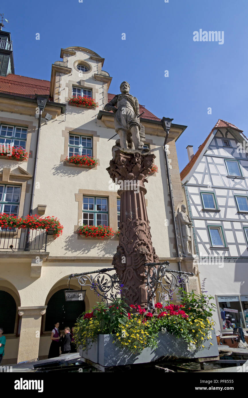 Statua di Fuerst Alois zu Hohenzollern-Sigmaringen davanti al municipio, Sigmaringen, Baden-Wuerttemberg, Germania Foto Stock
