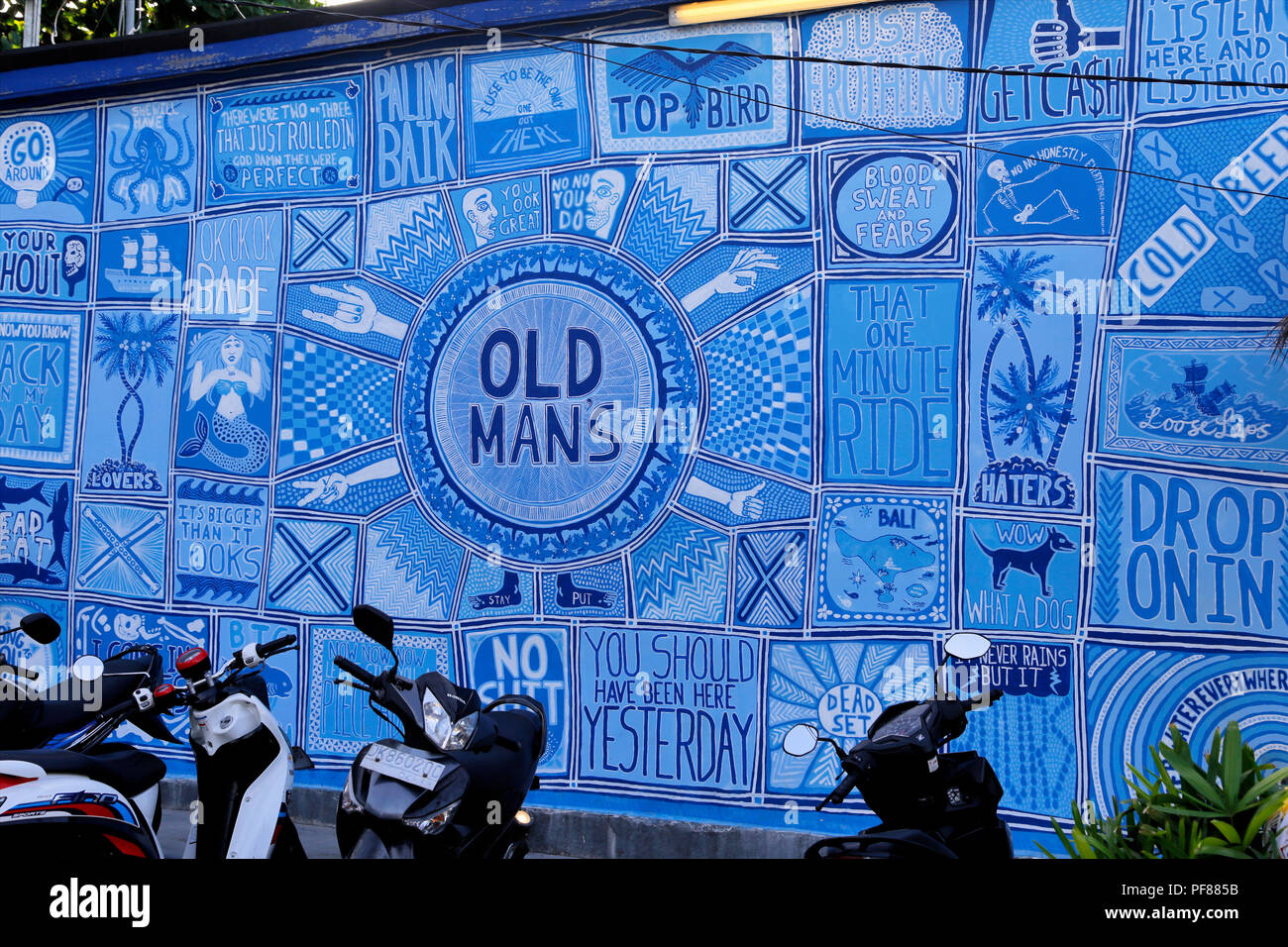 Old Man's Bar murale a Batu Bolong Beach, Bali Foto Stock