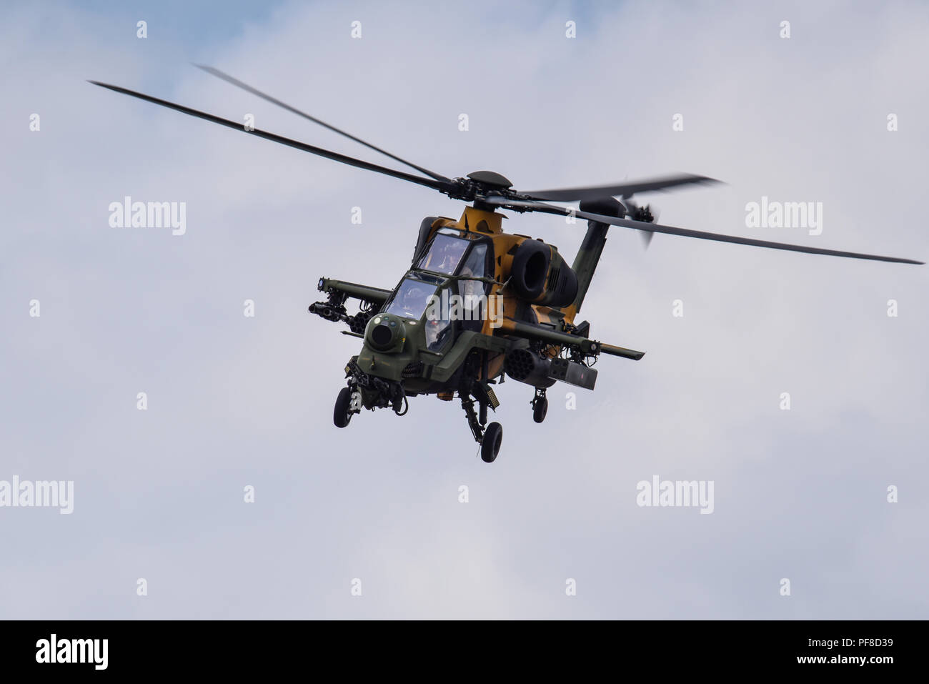 TAI Agusta Westland T129 ATAK attacco elicottero militare a Farnborough Airshow internazionale FIA, aeronautica, aerospaziale trade show Foto Stock