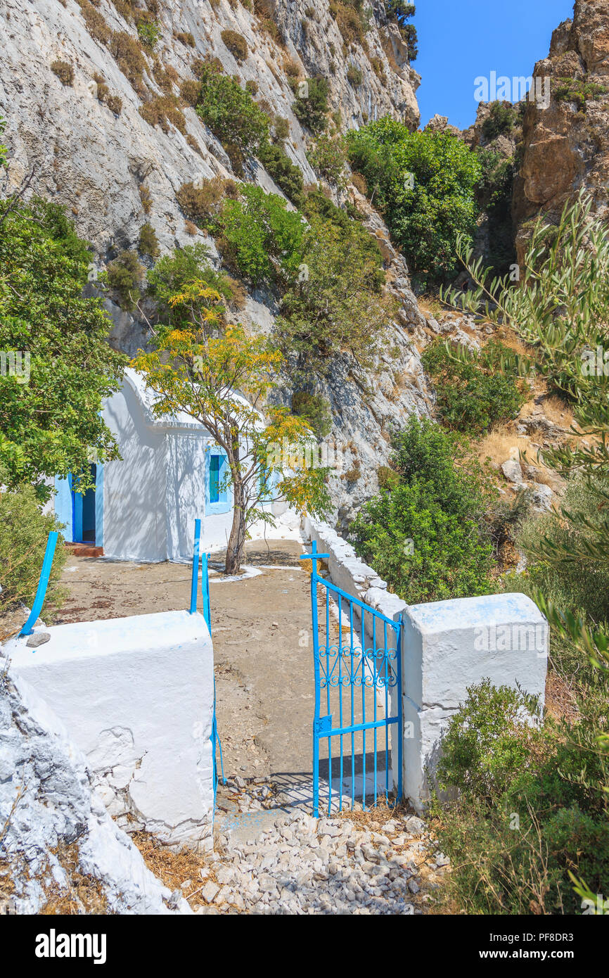 Ortodossia piccola cappella al di sotto di grotta di Pitagora, Monte Kerketeas, vicino Kambos, Isola di Samos, Mar Egeo, Grecia Foto Stock