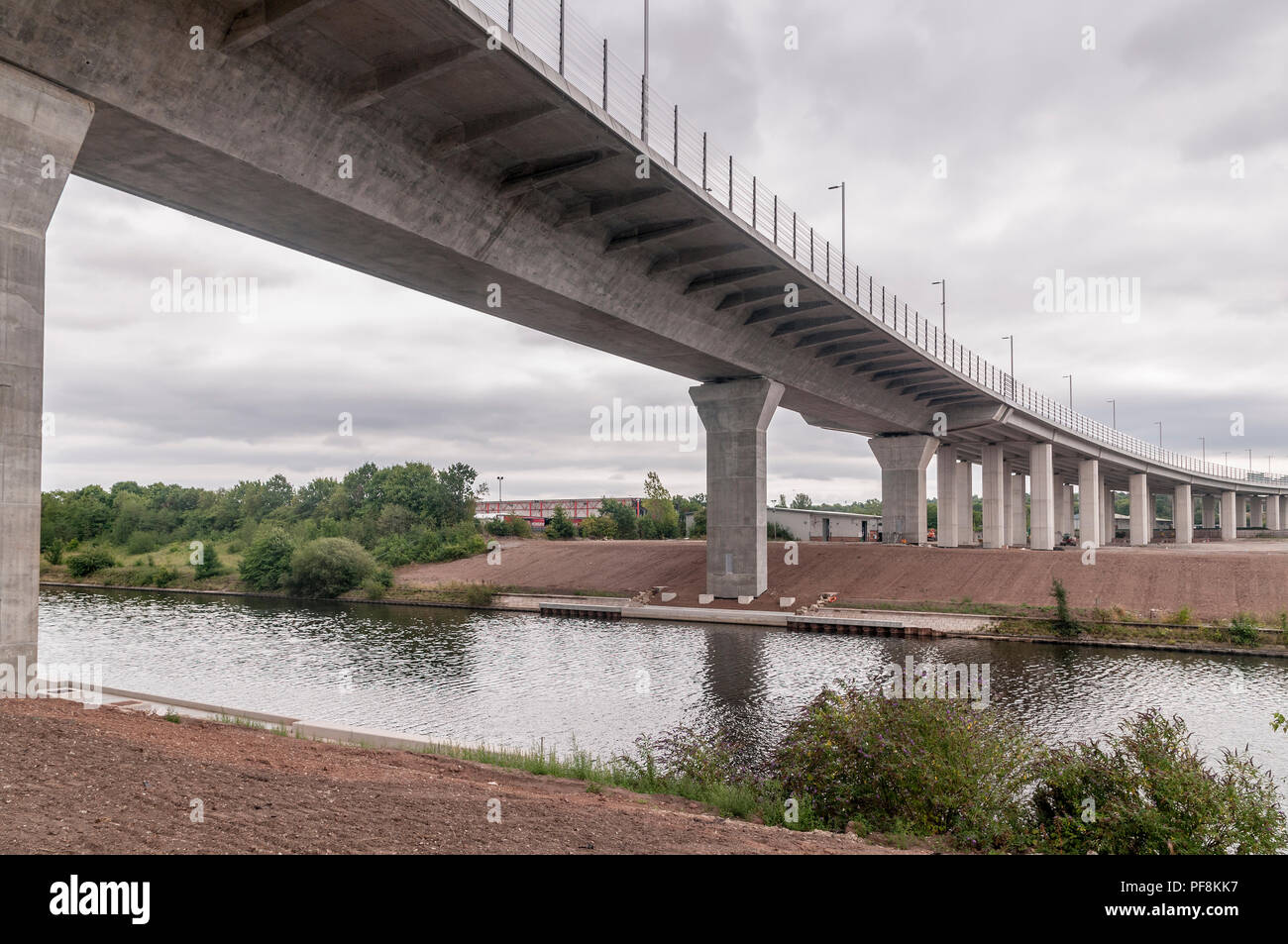 Ponte Gateway su Manchestership sul canale e sul fiume Mersey. Foto Stock