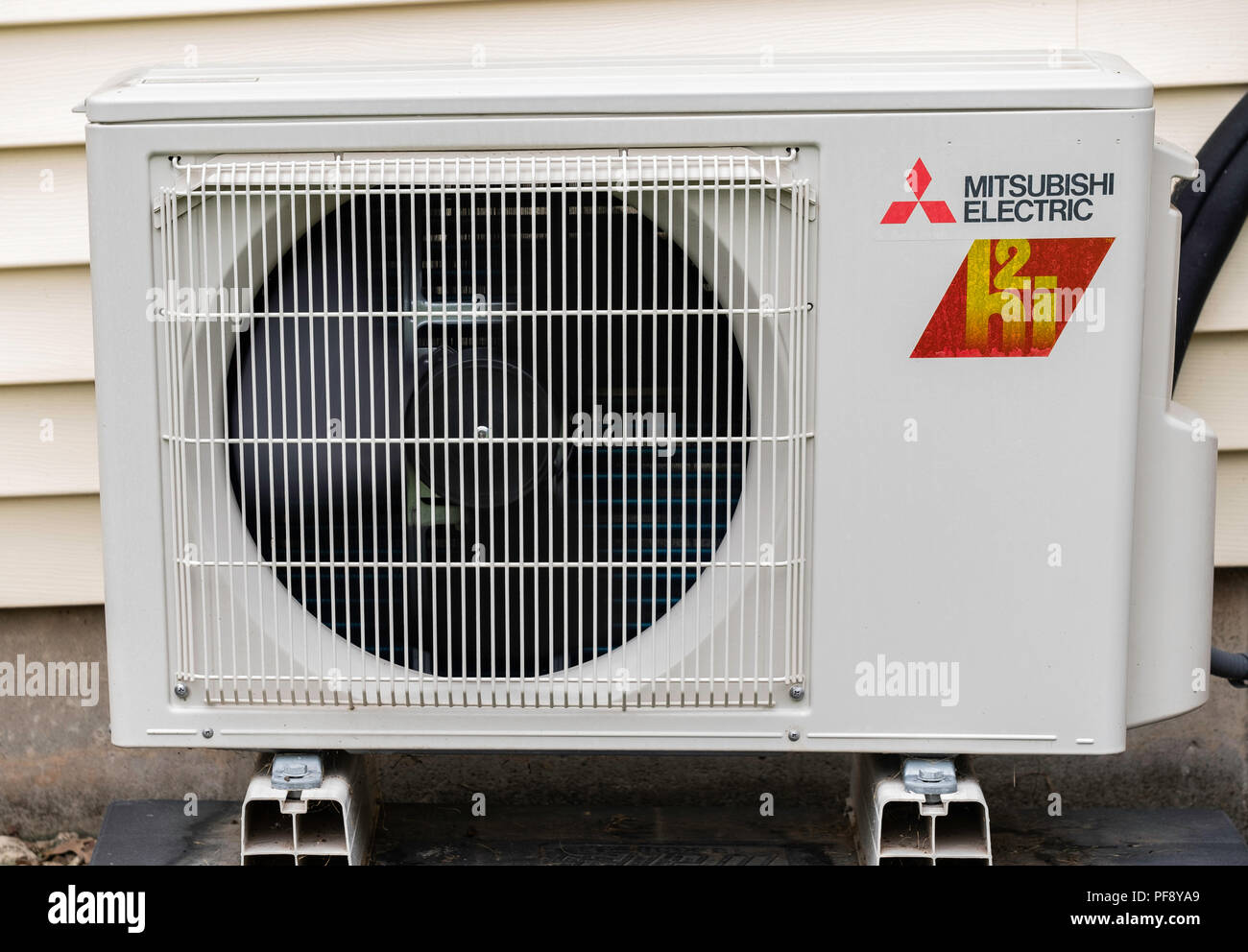 Un Mitsubishi Electric 2 Hi'unità di riscaldamento e di raffreddamento adatto per una camera di controllo dell'aria. Stati Uniti d'America. Foto Stock