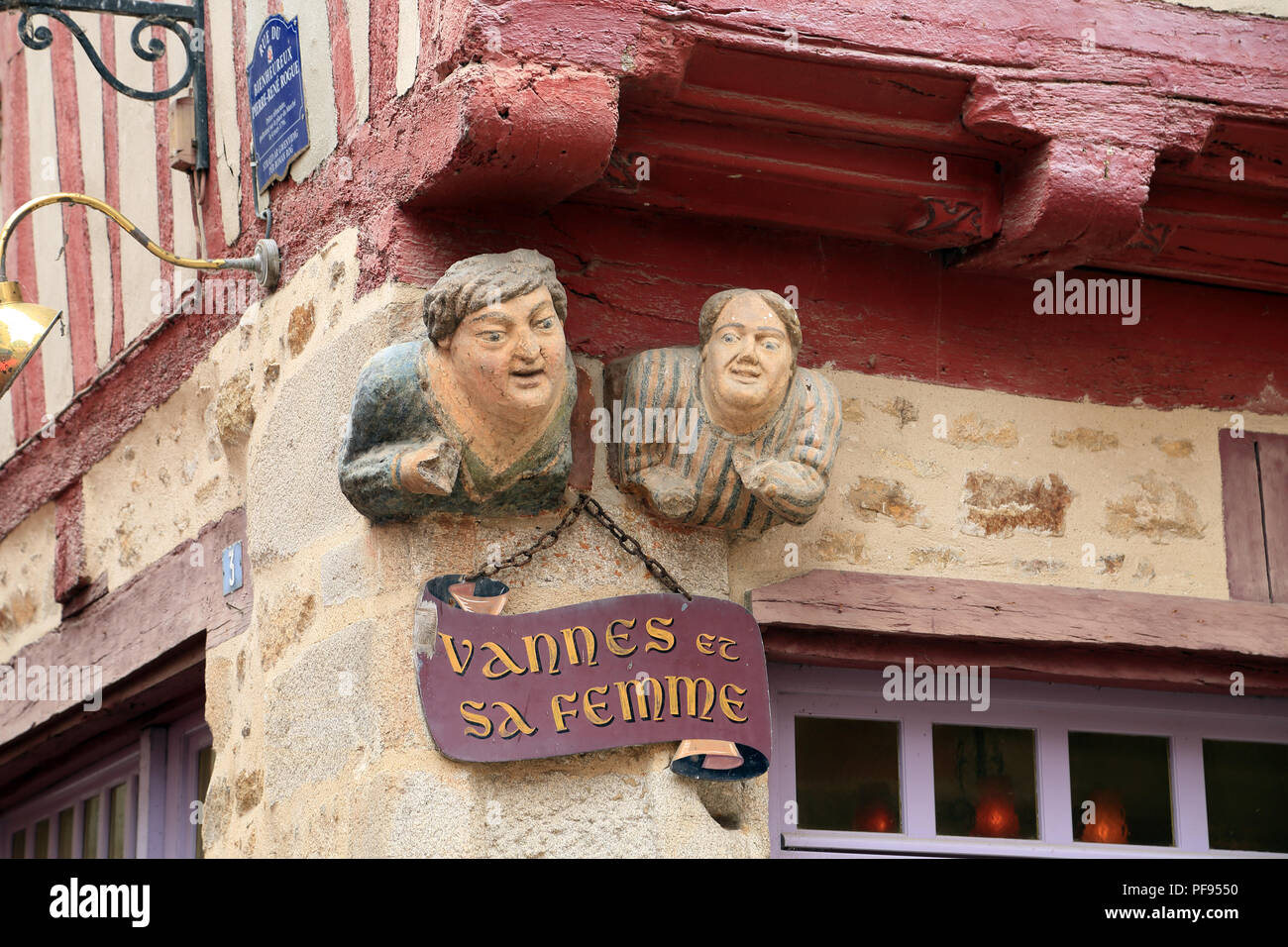 Vannes et sa Femme su Rue Noé e Rue Bienheureux Pierre-René Rogues, Vannes, Morbihan, in Bretagna, Francia Foto Stock