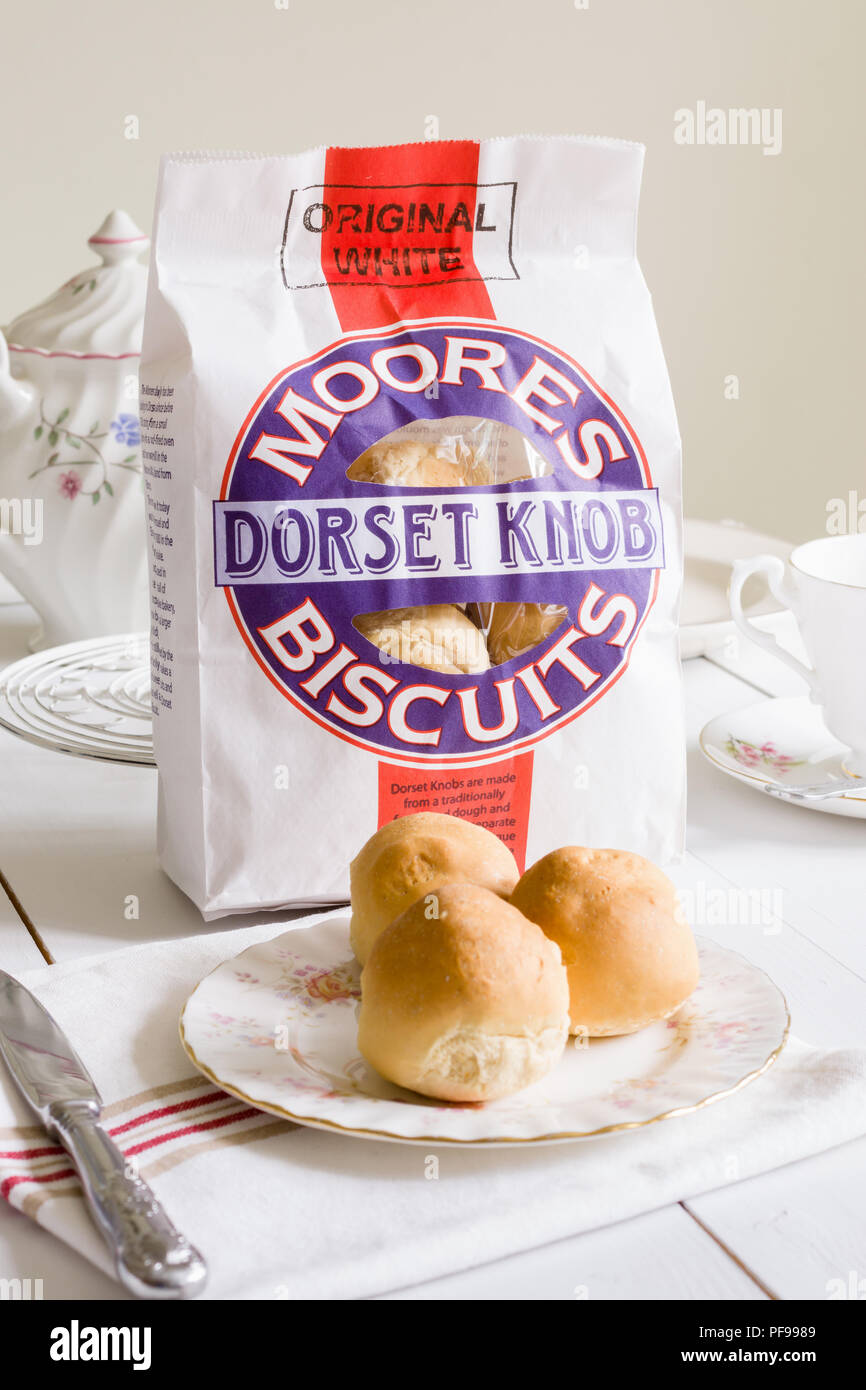 Il Dorset manopola a tripla tradizionale pane cotto rotolo prodotto da S Moores biscotti a Bridport Dorset in Inghilterra dal 1880 Foto Stock