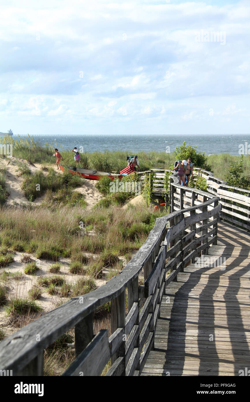 Passerella per l'oceano al First Landing State Park, STATI UNITI D'AMERICA Foto Stock