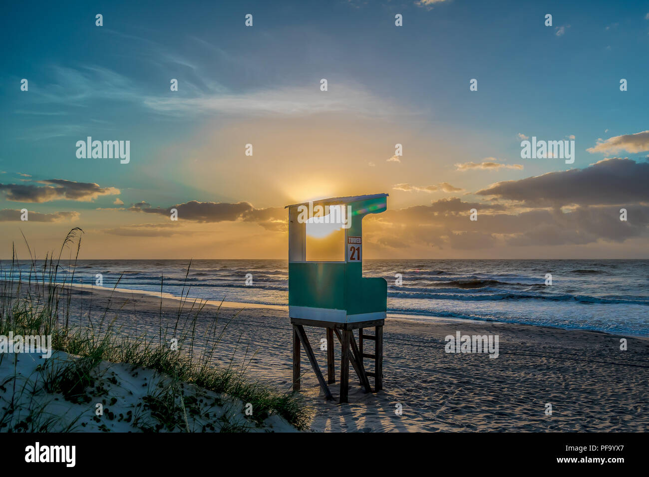 Carolina Beach Sunrise Lifeguard stand Foto Stock