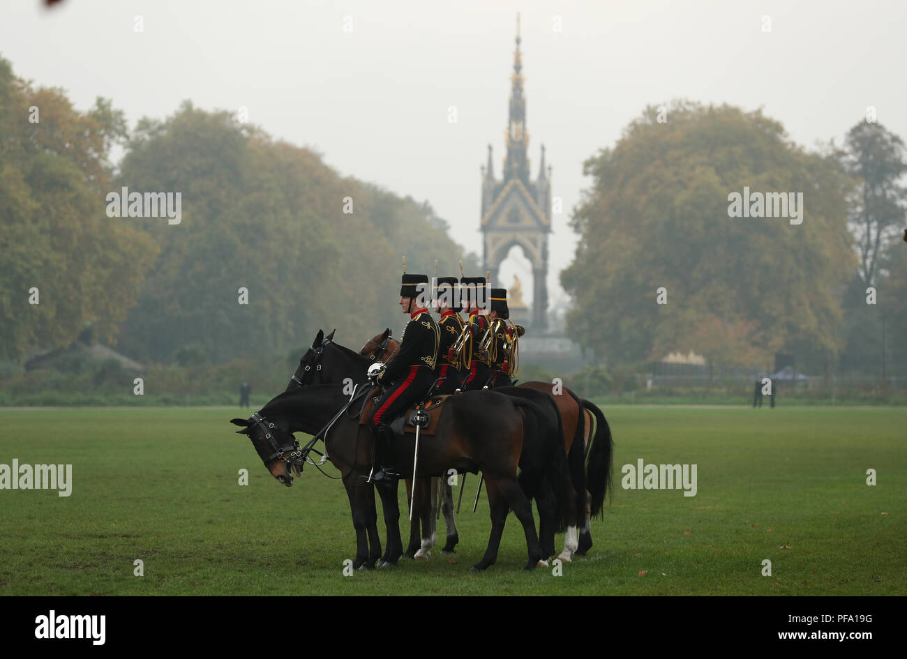 Il Re della truppa Royal cavallo sfilata di artiglieria in Hyde Park, Londra, in occasione del settantesimo anniversario. Il re di truppa cavallo Royal Artillery Foto Stock