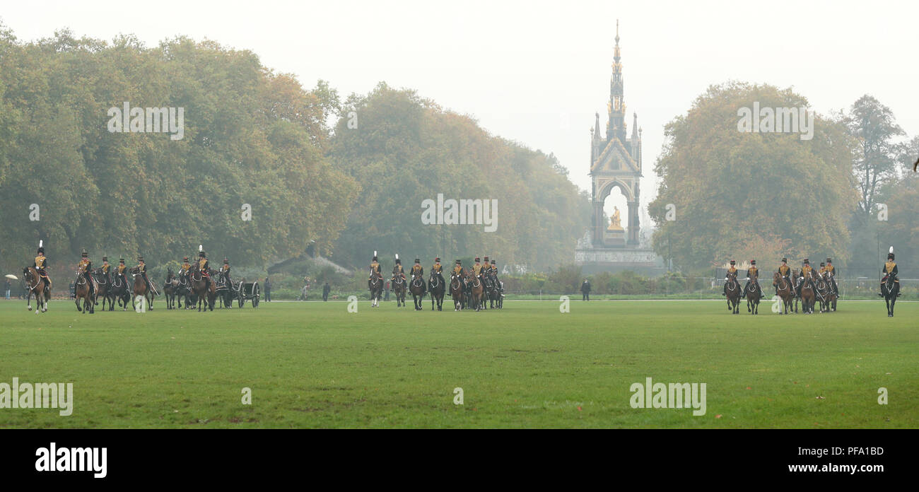 Il Re della truppa Royal cavallo sfilata di artiglieria in Hyde Park, Londra, in occasione del settantesimo anniversario. Il re di truppa cavallo Royal Artillery Foto Stock