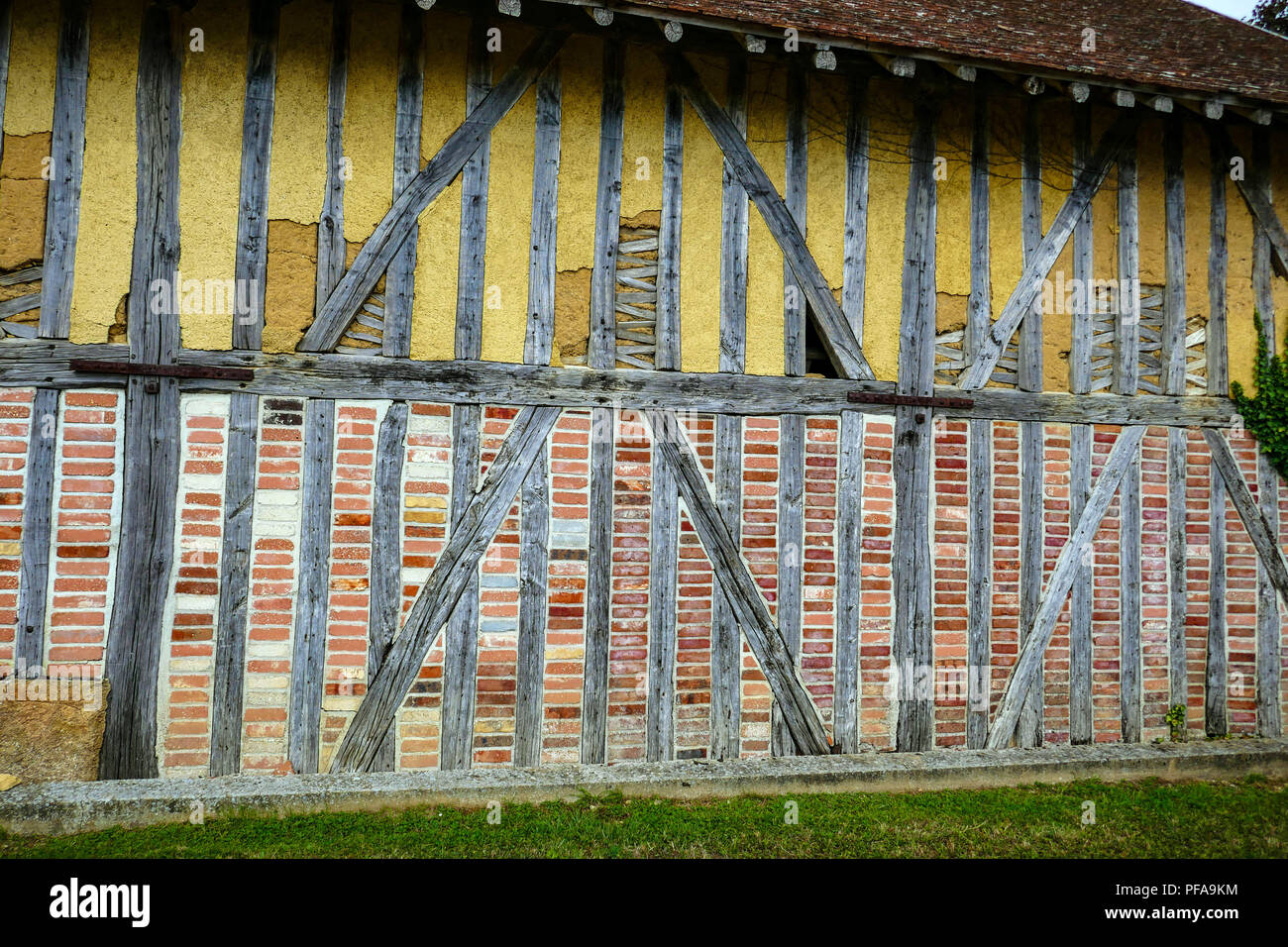 In legno tradizionali e costruzione di mattoni,Lac d'Orient e Mesnil-St-Pere, Champagne Ardenne, Regione Aube, Francia Foto Stock