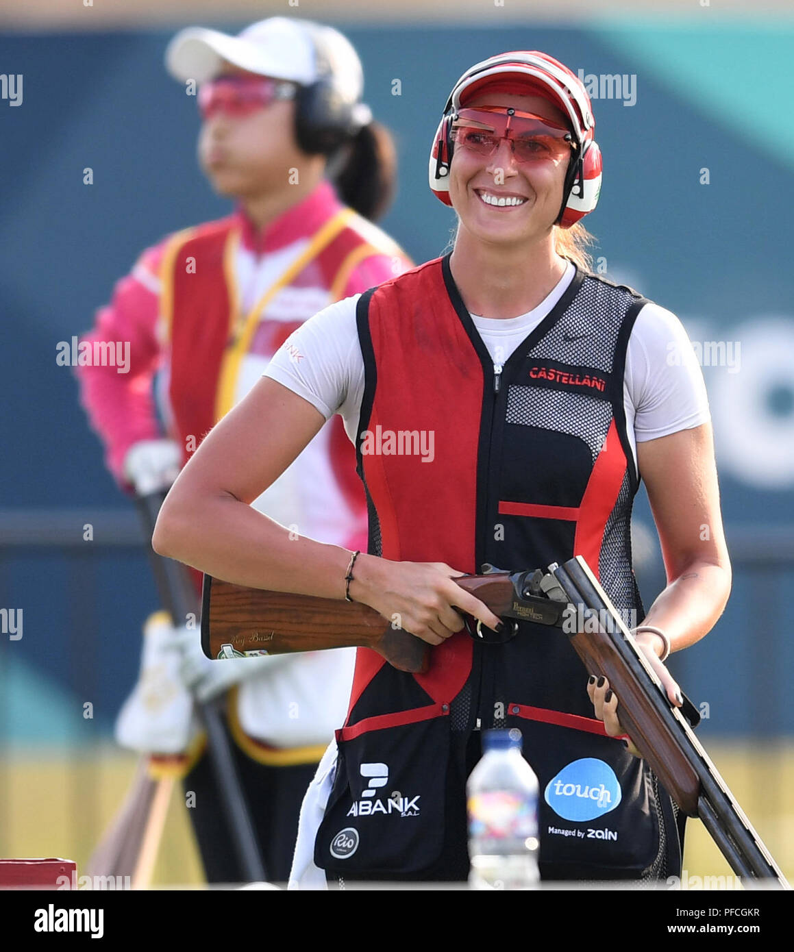 Palembang. 21 Ago, 2018. Ray Bassil reagisce durante il poligono di tiro Trap Team misti finale al XVIII Giochi Asiatici a Palembang, Indonesia il 21 agosto 2018. Credito: Cheng Min/Xinhua/Alamy Live News Foto Stock