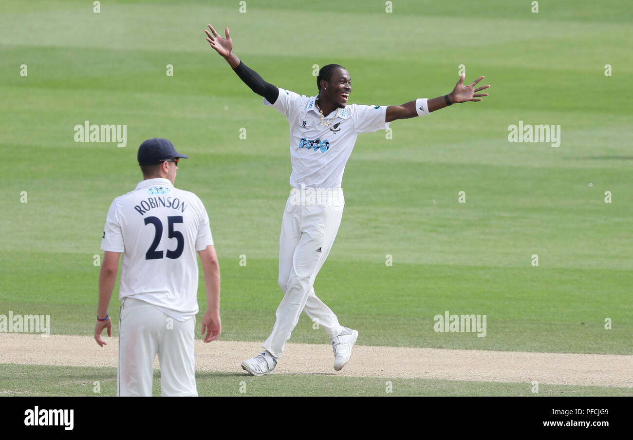 Hove, Regno Unito, 21 agosto 2018 Jofra Archer di Sussex appelli durante la contea Specsavers Divisione del Campionato due match tra Sussex e Derbyshire al primo centro di County Ground, Hove. Credit James Boardman/Alamy Live News Foto Stock