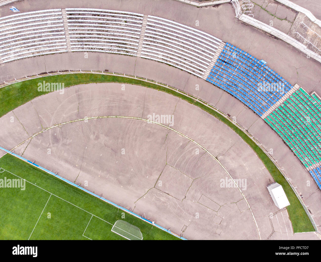 Antenna vista superiore della vecchia città stadio con campo di calcio. drone fotografia Foto Stock