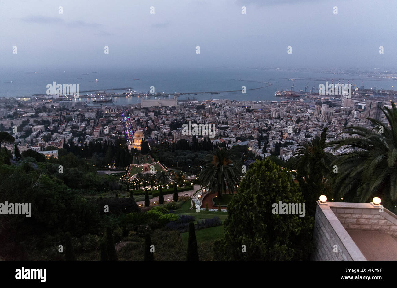 Santuario Bahai di Haifa città di notte Foto Stock