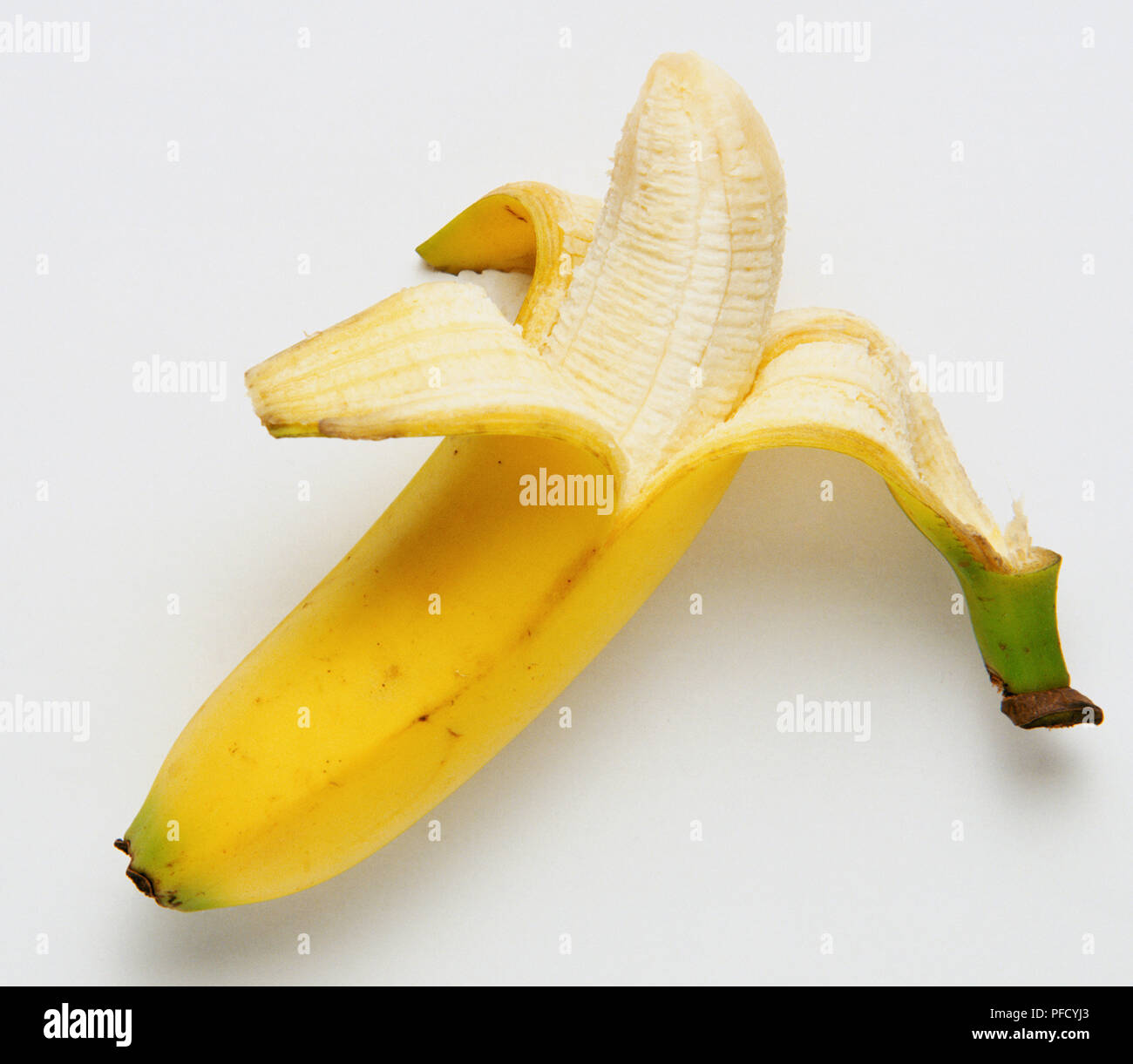 Parzialmente pelato banana. Foto Stock