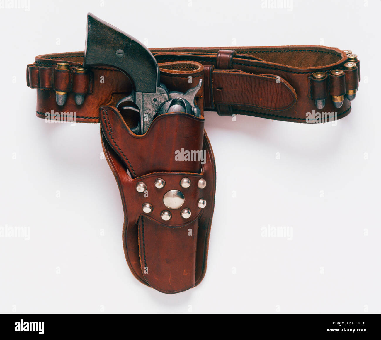 Pistola in unico marrone fondina pistola cintura, vista frontale. Foto Stock