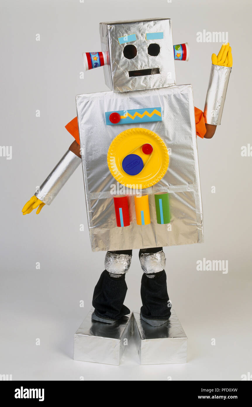 Bambino indossando il costume del robot Foto stock - Alamy