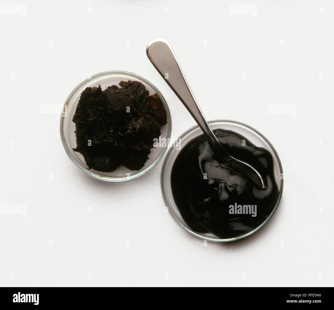 Bocce di nero di polpa di tamarindo e gelatina Foto Stock