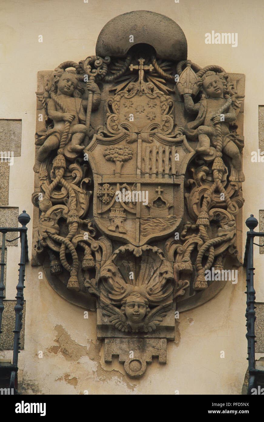 Spagna Galizia, Mondonedo scolpito lo stemma sulla housefront Foto Stock