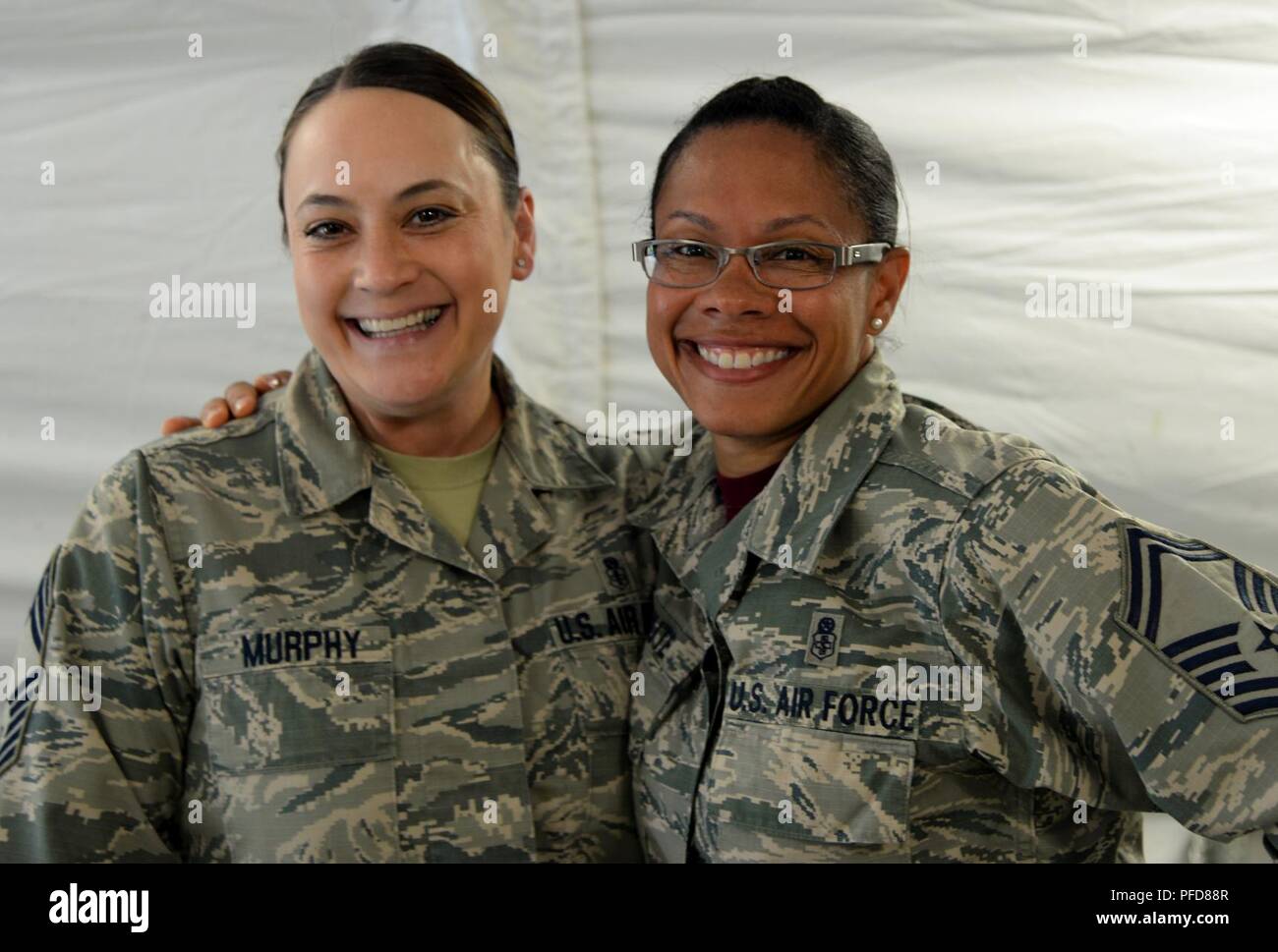 Maroon Surge è un 86MDG di evacuazione e di esercizio della cura di condurre la formazione congiunta. Foto Stock