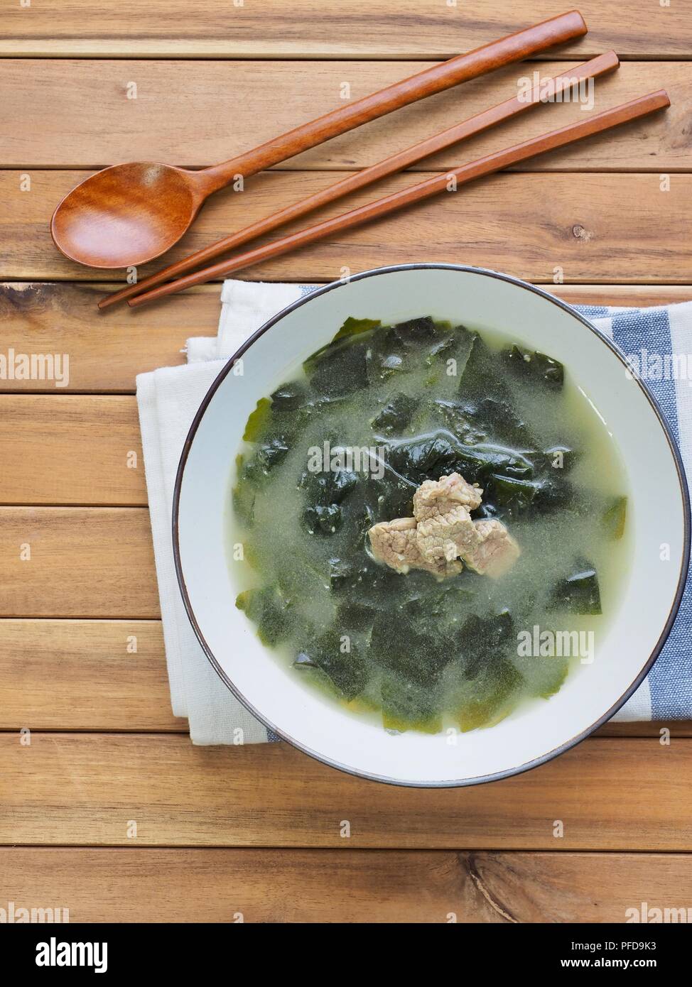 Cibo coreano di manzo zuppa di alghe marine Foto Stock