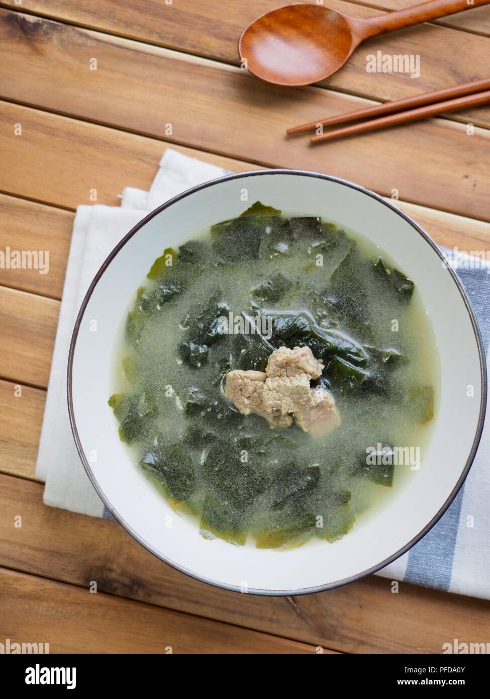 Cibo coreano di manzo zuppa di alghe marine Foto Stock