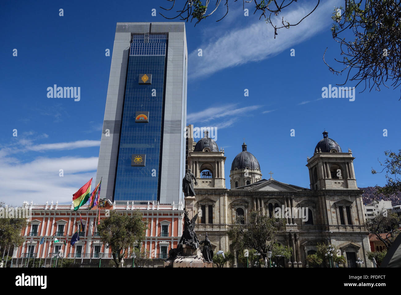 Vista del nuovo governo palazzo presidenziale che domina Plaza Murillo nel centro di La Paz in Bolivia Foto Stock