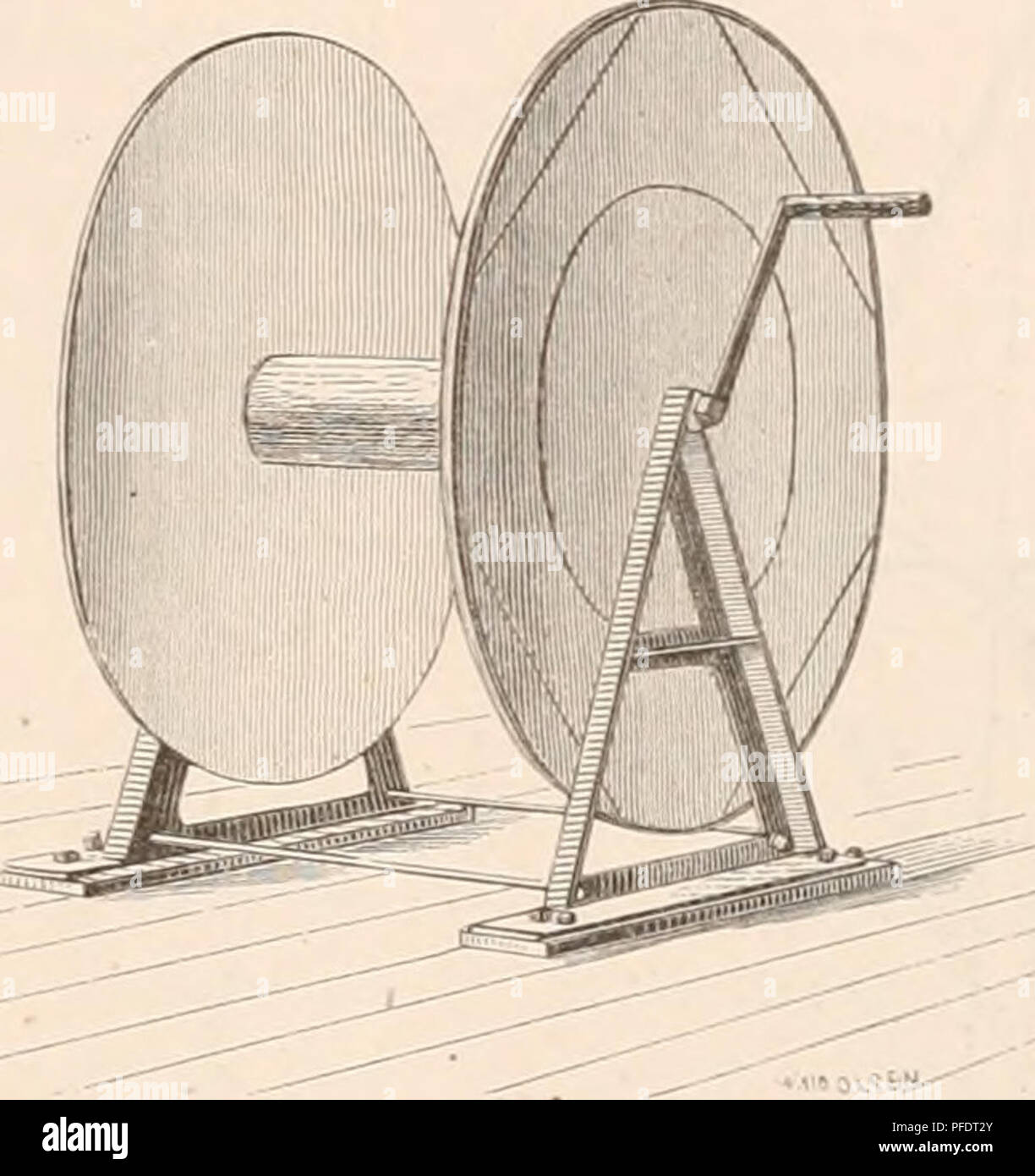 . Den Norske Nordhavs-spedizione, 1876-1878. Spedizioni scientifiche; animali marini -- Mare di Norvegia; animali marini -- regioni artiche; Mar di Norvegia. 17 De nedentil paasatte Jernblade / støder mod Bunden og hindrer, a Kranen bliver fyldt med Mudder. Til vort Brun anbragtes istedetfor disse en last Jernstang Øje med- vite i den nedre Ende. ho hvilken R,Sør-Loddet indhexedes. Apparatet rammede 2 Litro Vand. Sotto de per antydede (&GT;msta'iidigheder- Apparatet er saerdeles hensigtsmaessigt og Taetningen. paalidelig, uomini kom- mer noget i Vejen sotto Nedfiringen, maa hele Operatio- nen gjores om igje Foto Stock