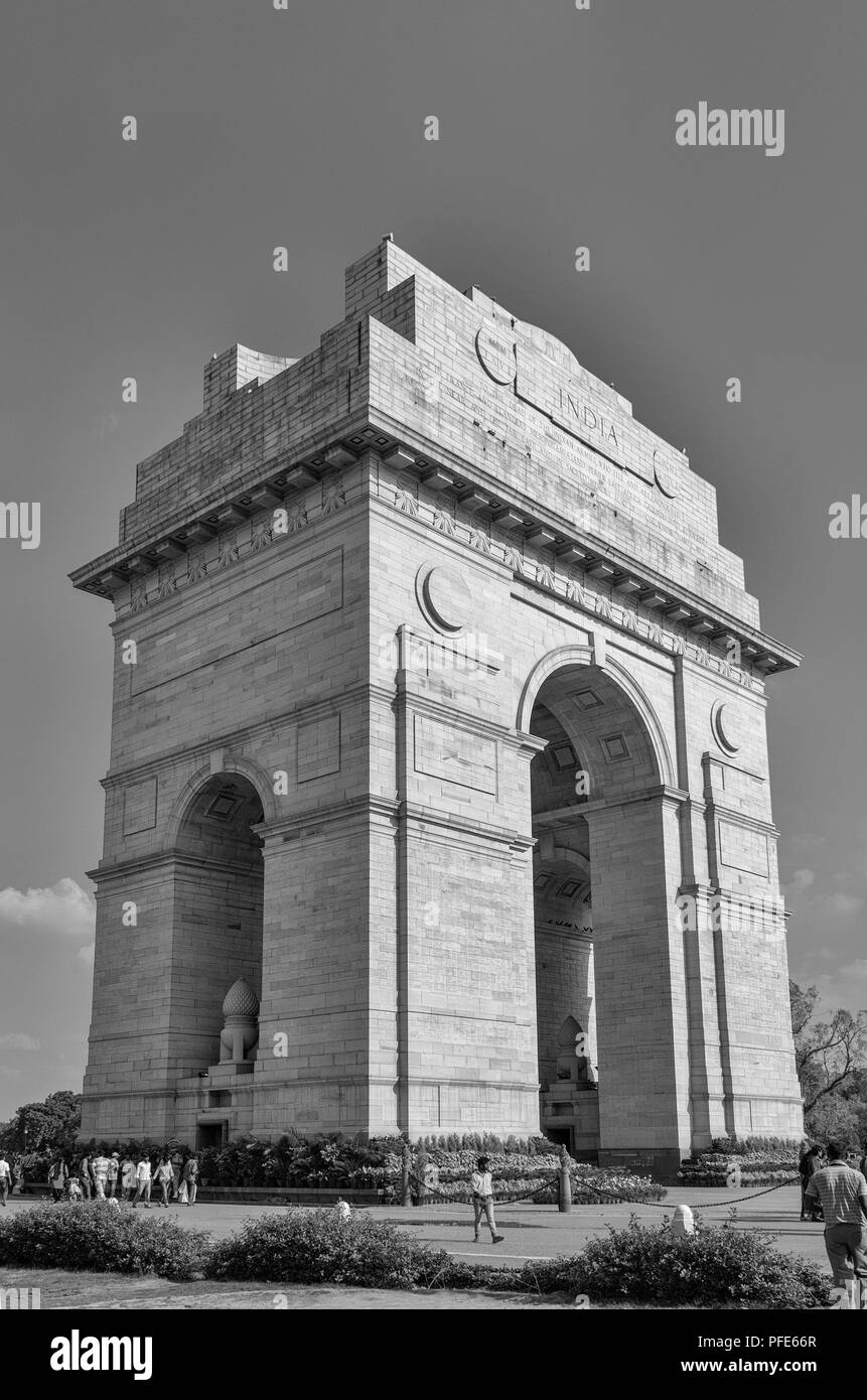 New Delhi, India, September 08.2014 vista dell intera India Gate nella versione in bianco e nero Foto Stock