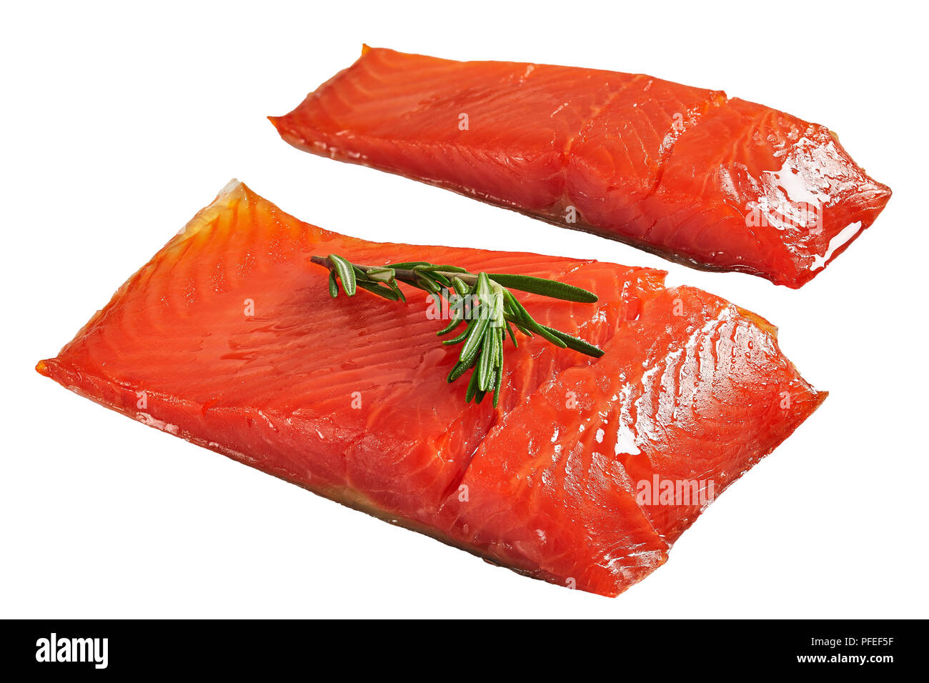 Due pezzi di salmone con rosmarino fresco isolato su sfondo bianco, vista da sopra, close-up Foto Stock