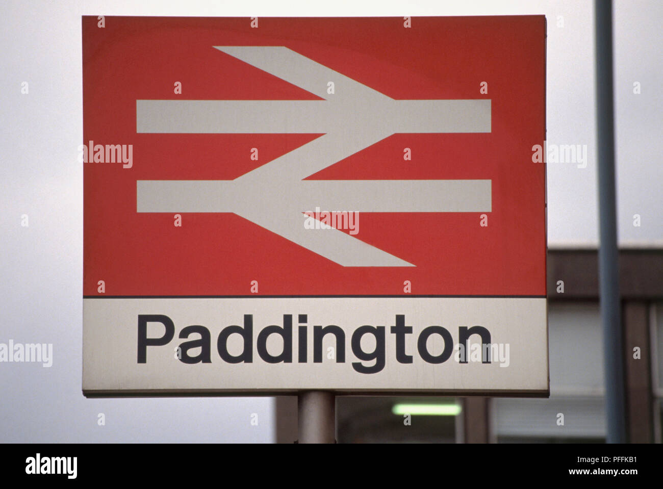 Gran Bretagna, Inghilterra, Londra, la stazione ferroviaria di Paddington, British Rail station segno, close-up Foto Stock