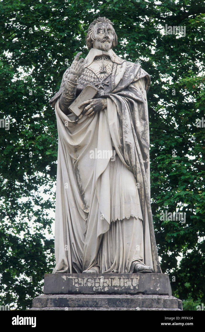 Francia, Touraine, Richelieu, statua del Cardinale Richelieu Foto Stock