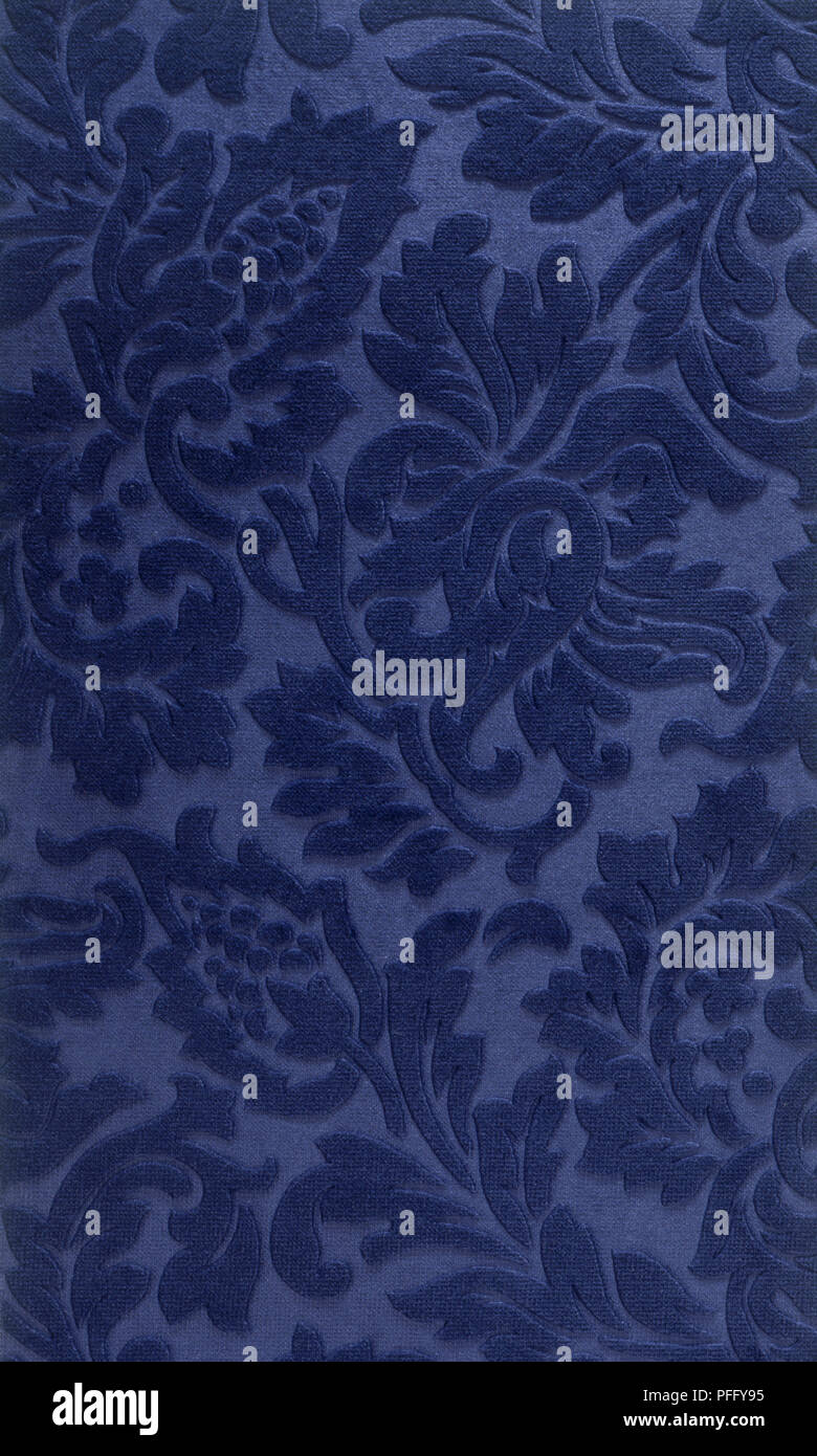 In stile vittoriano di velluto blu motivo floreale wallpaper Foto Stock