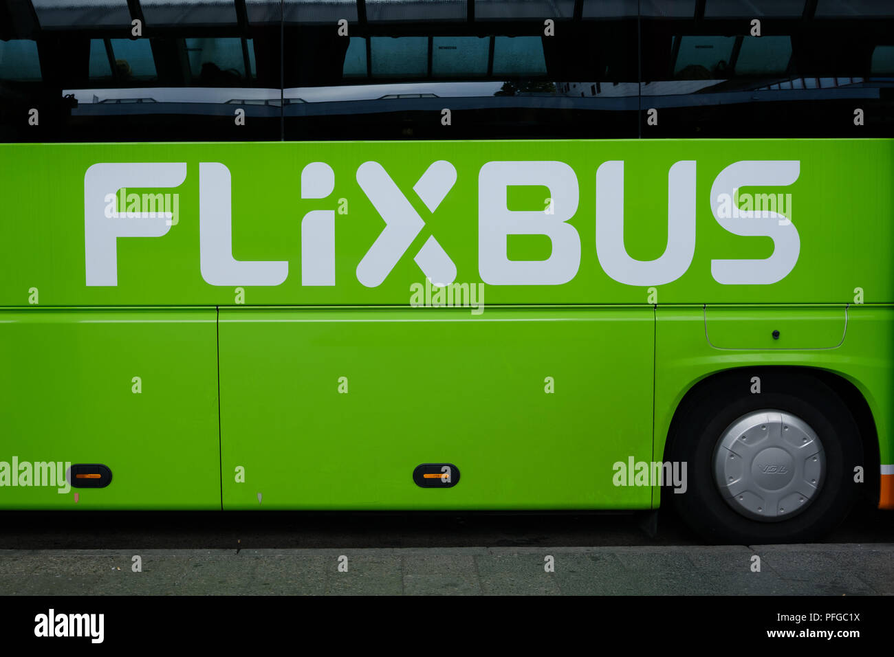 Flixbus autobus intercity. Flixbus è una marca che offre autobus intercity service in tutta Europa Foto Stock