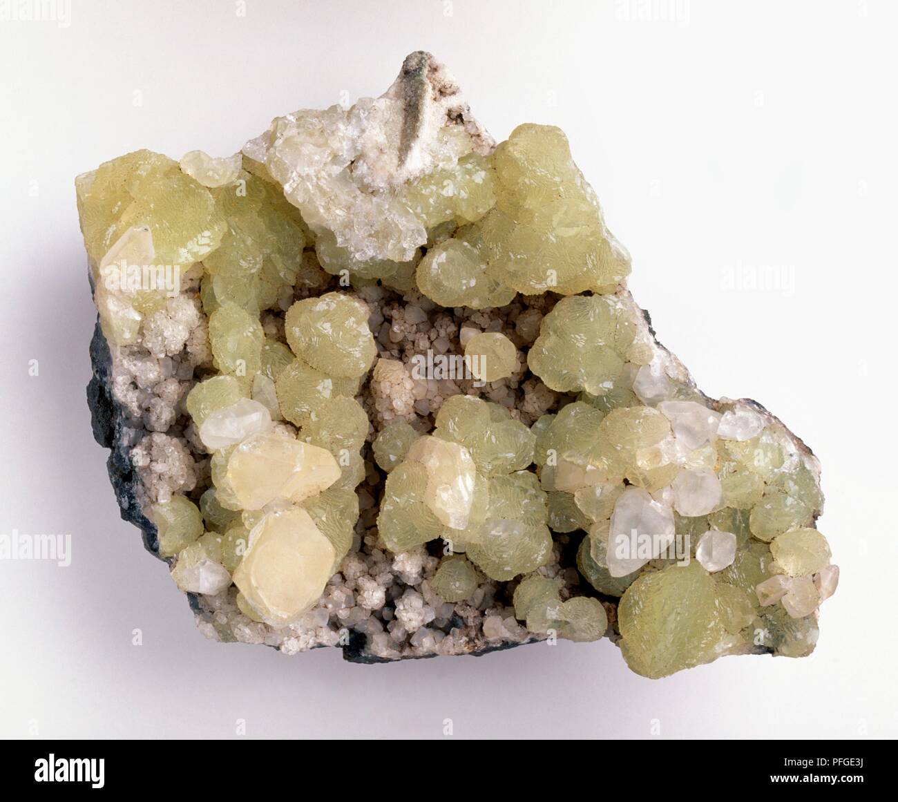 Prehnite cristalli e massiccia in calcite groundmass Foto Stock