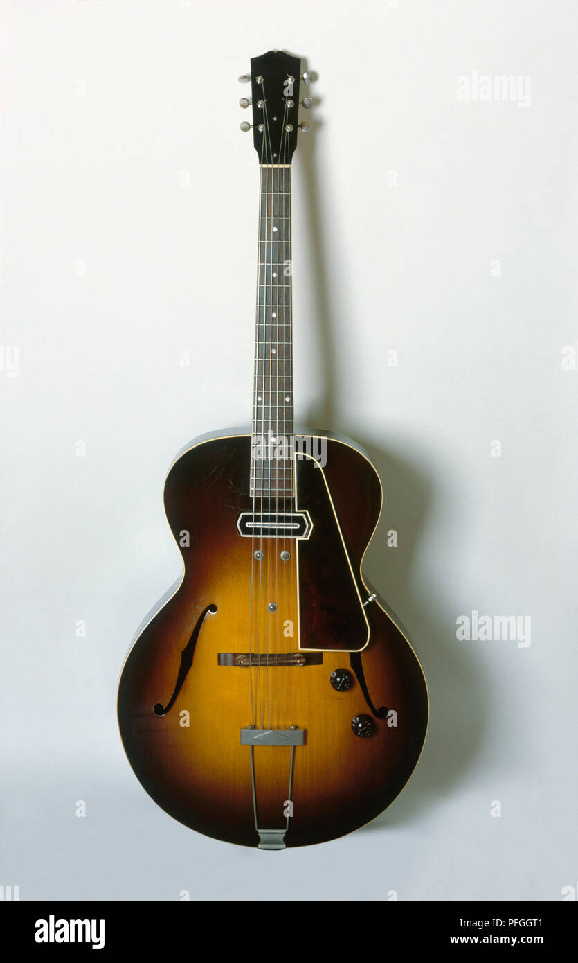 Gibson ES150, chitarra jazz, 1930, vista frontale Foto stock - Alamy