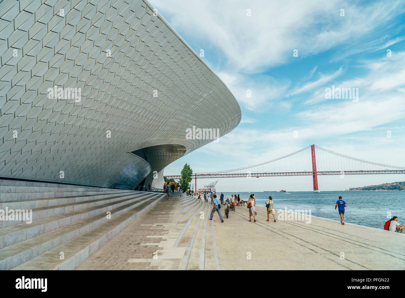 Lisbona, Portogallo - 23 agosto 2017: Il nuovo museo di arte, architettura e tecnologia (Museu de Arte, Arquitetura e Tecnologia) o Maat è una scienza Foto Stock