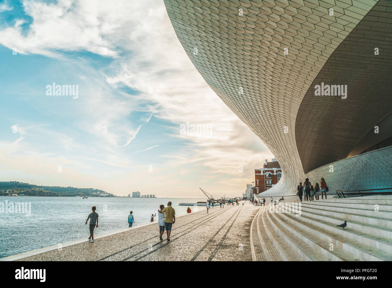 Lisbona, Portogallo - 23 agosto 2017: Il nuovo museo di arte, architettura e tecnologia (Museu de Arte, Arquitetura e Tecnologia) o Maat è una scienza Foto Stock