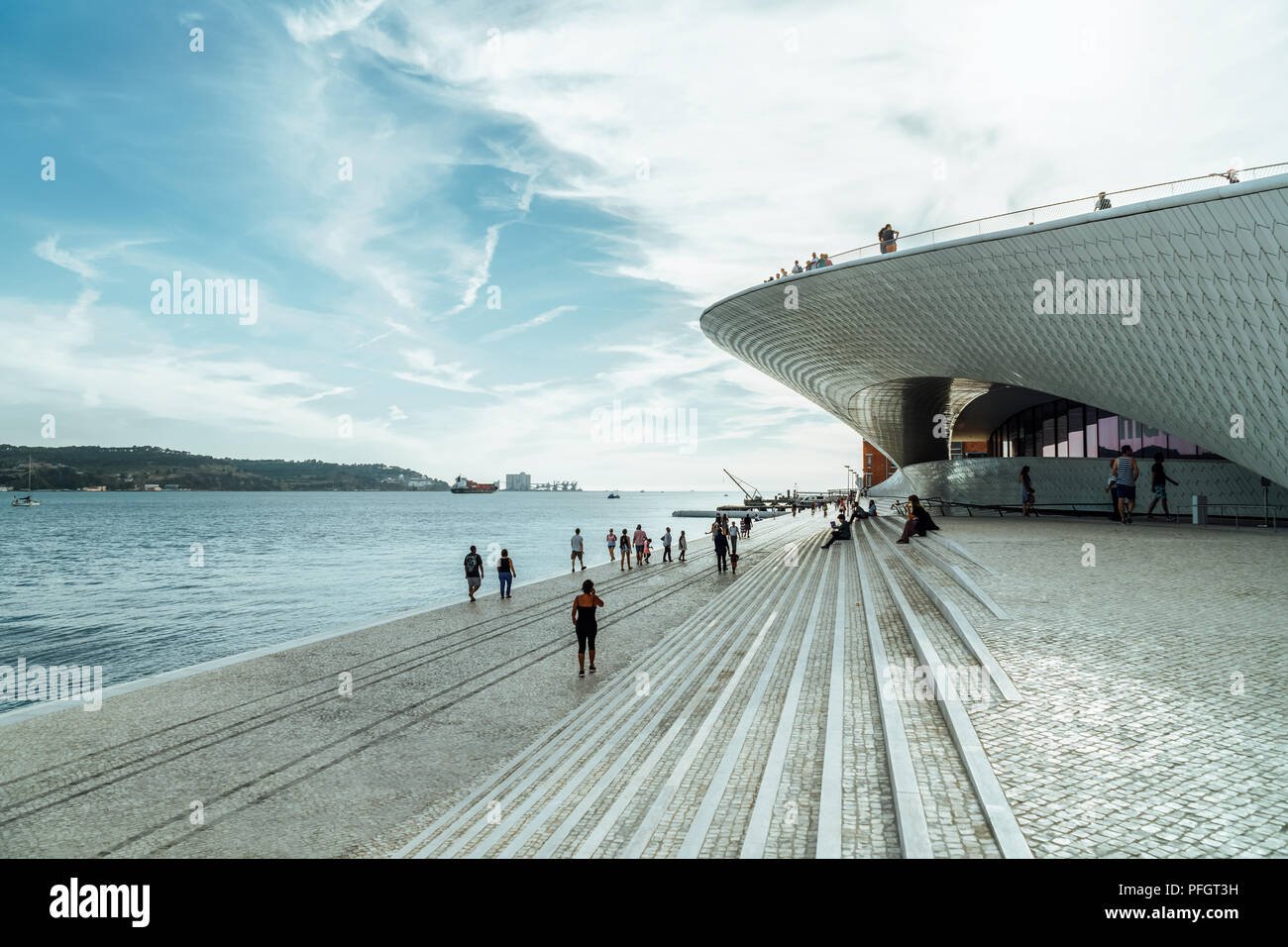 Lisbona, Portogallo - 23 agosto 2017: Il nuovo museo di arte, architettura e tecnologia (Museu de Arte, Arquitetura e Tecnologia) o Maat è una scienza Foto Stock