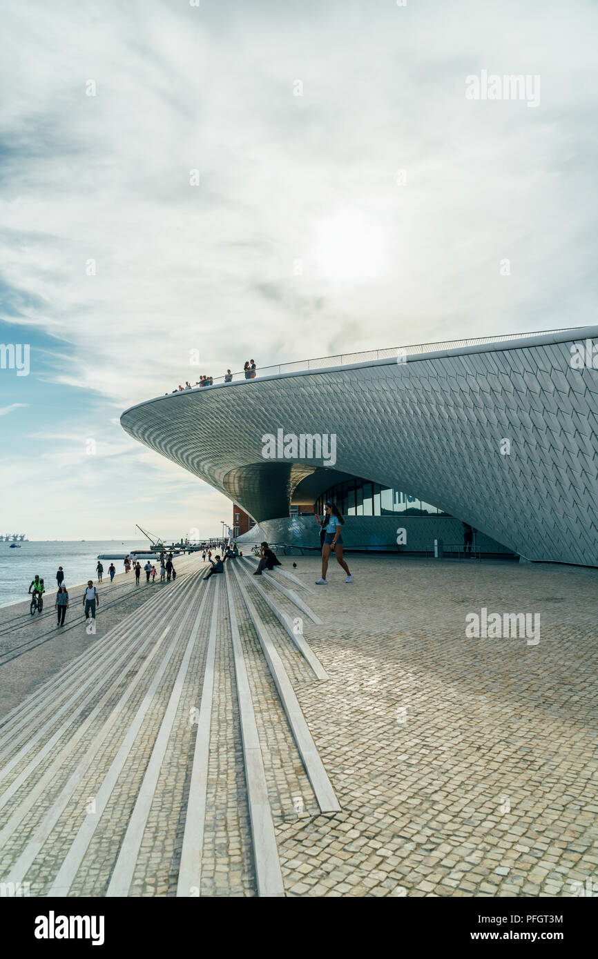Lisbona, Portogallo - 23 agosto 2017: Il nuovo museo di arte, architettura e tecnologia (Museu de Arte, Arquitetura e Tecnologia) o Maat è una scienza Foto Stock