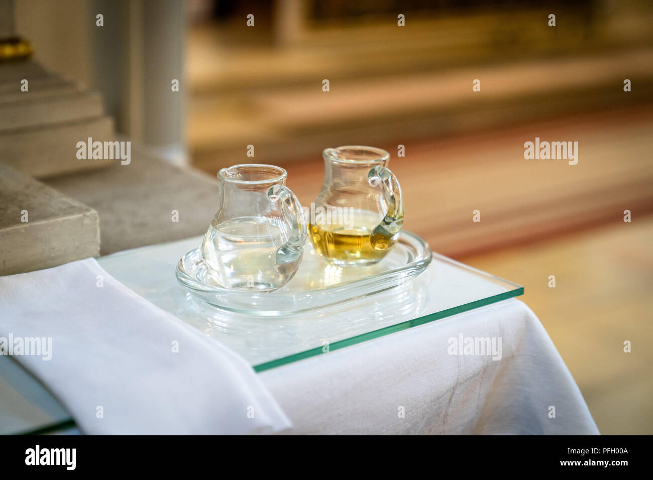 Trasformazione dell'acqua in vino immagini e fotografie stock ad alta