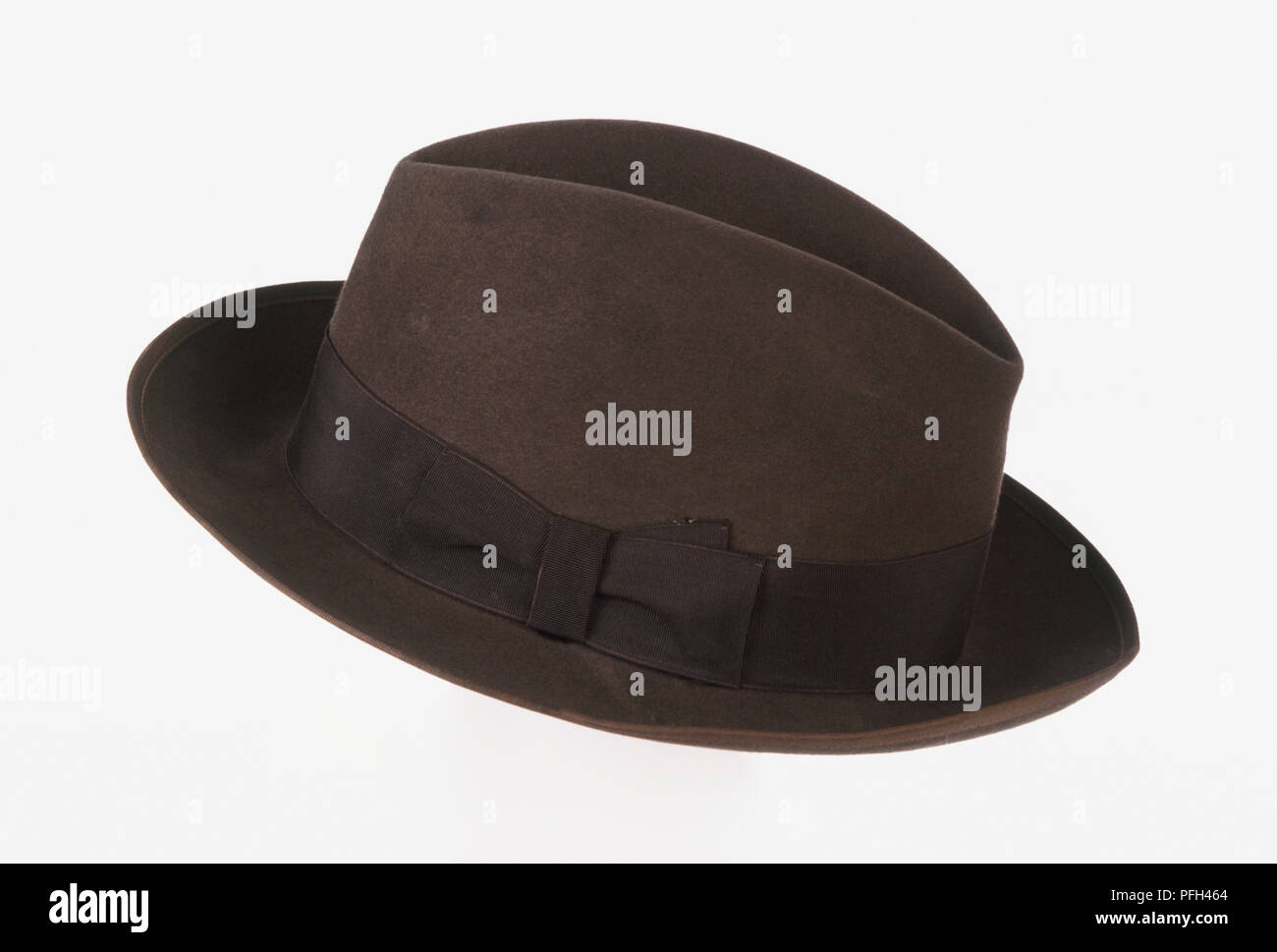 Homburg hat, un marrone cappello in feltro con una piega dalla parte  anteriore a quella posteriore Foto stock - Alamy