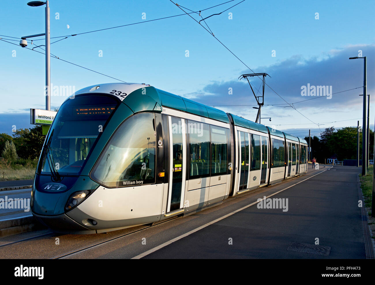 Nottingham Express tram, Wilford village stop, Nottinghamshire, England Regno Unito Foto Stock