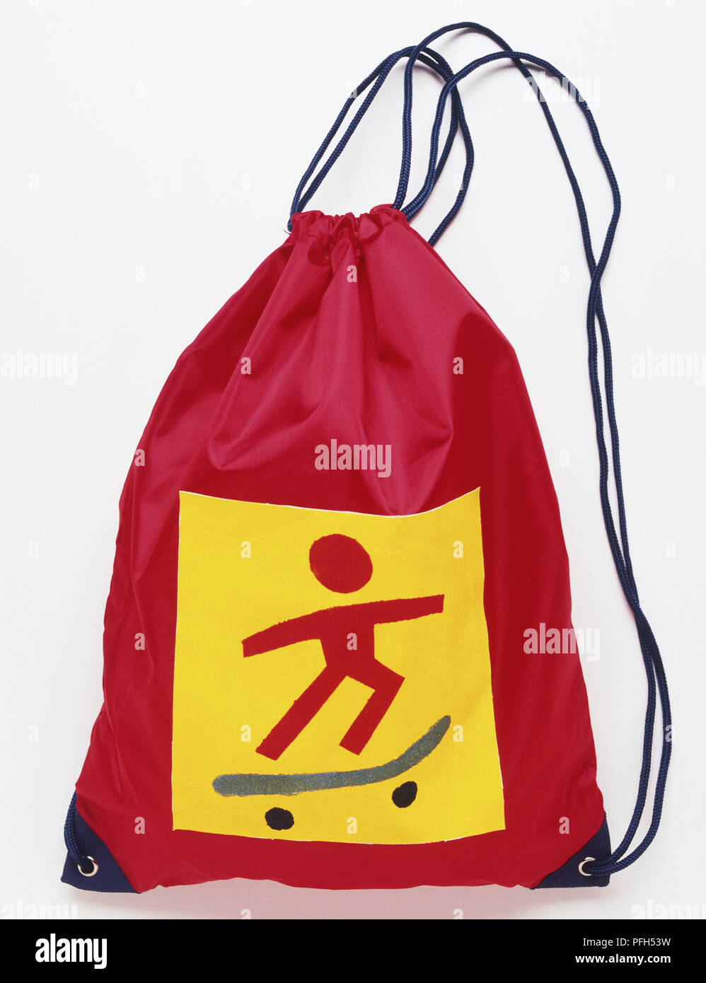 Zaino rosso mostra un impresse immagini di uno skater e uno skateboard Foto Stock