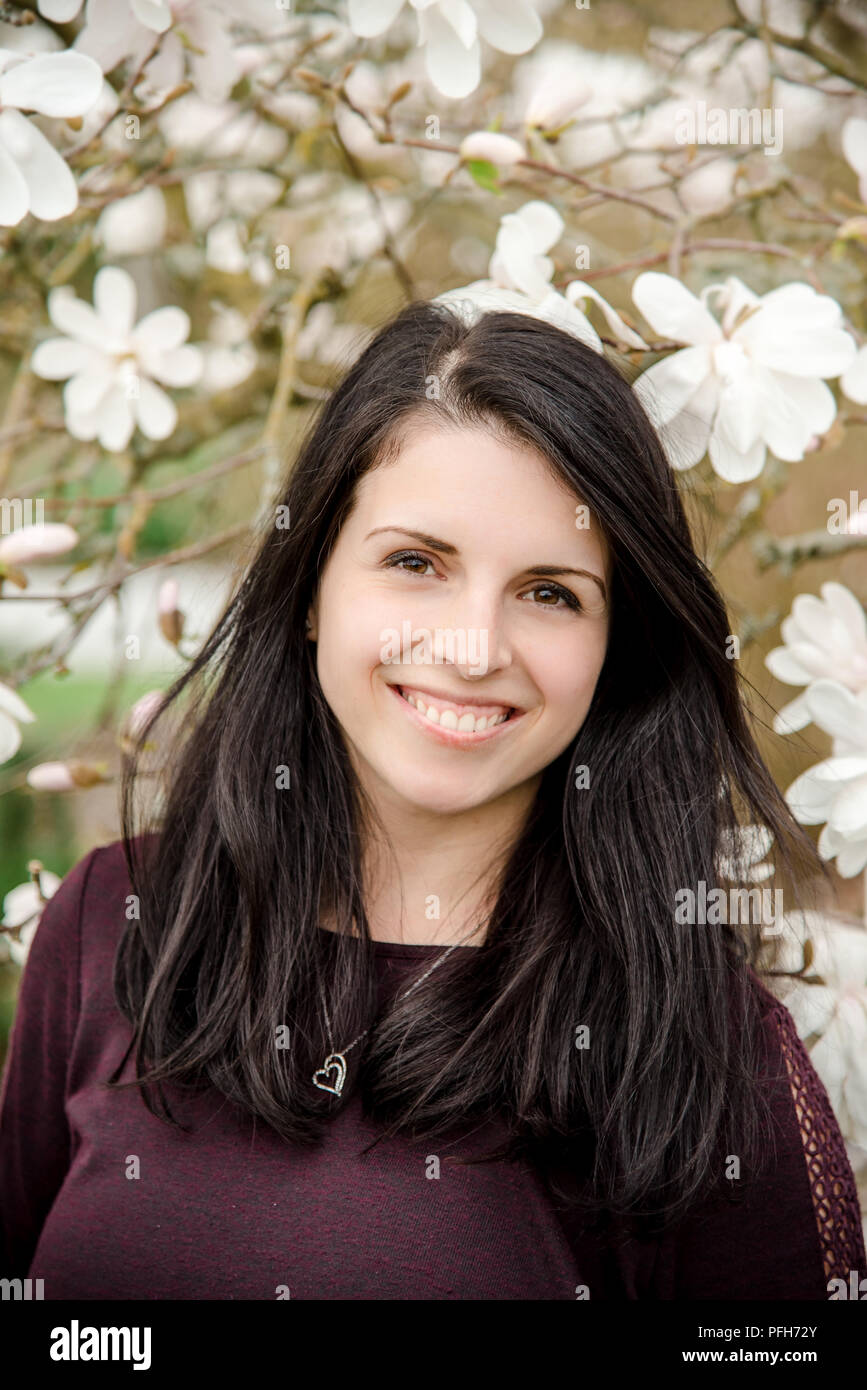 Donna sorridente Foto Stock