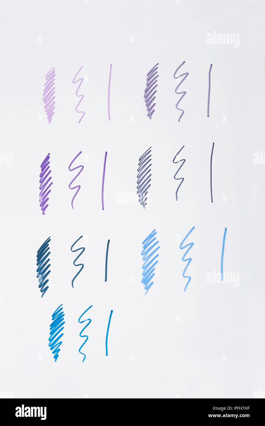 Colorato pennarello squiggles e linee su carta bianca Foto Stock