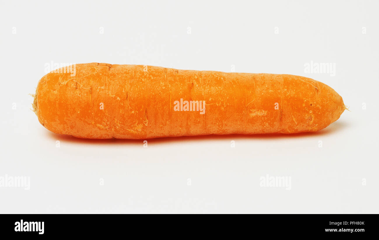 Una carota, vista laterale Foto Stock